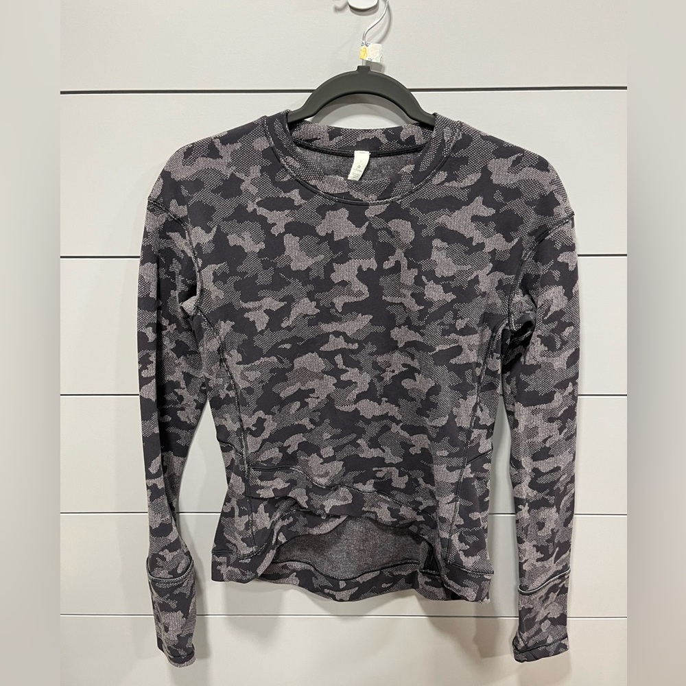 Lululemon size 8 long sleeved top